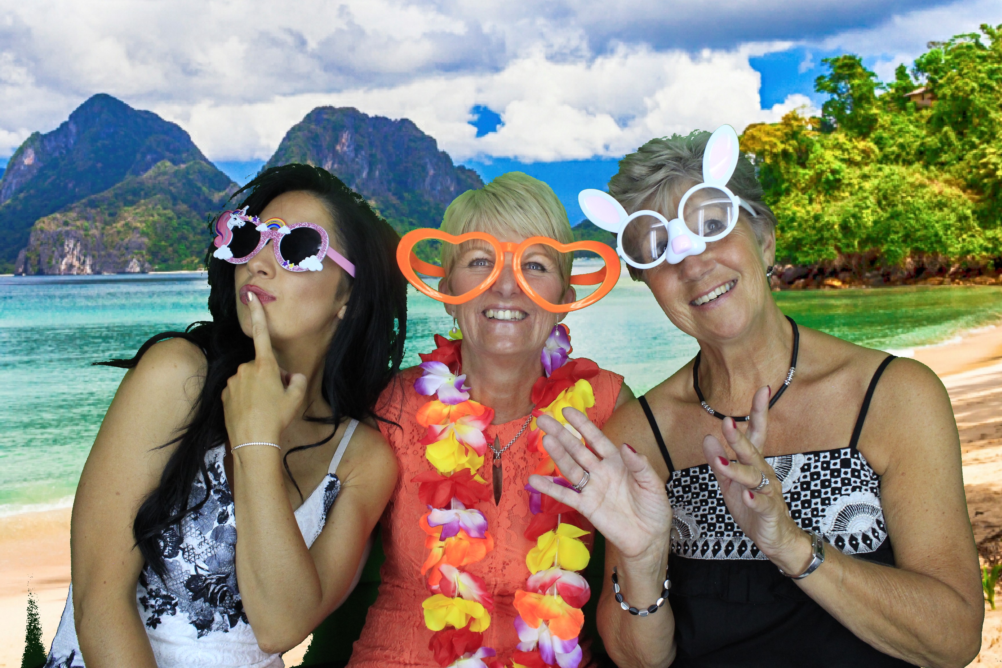 Lin's 60th Birthday | View more photos from the event at gallery.myphotoboothexperience.co.uk/u/MyPhotoBoothExperienceLtd/Lins-60th-Birthday